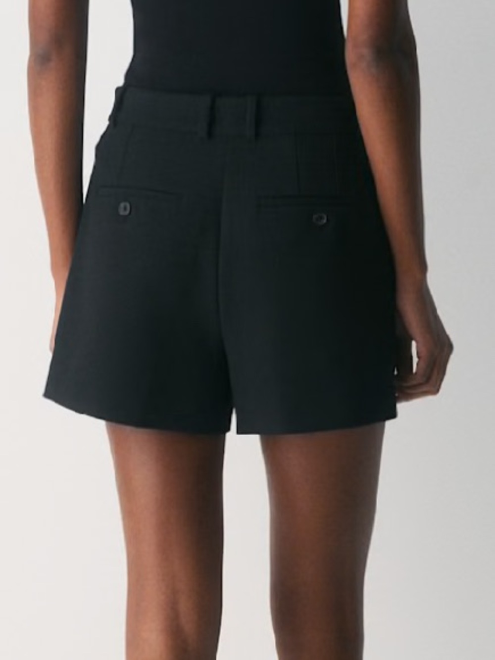 ❌ SOLD ❌ ARITZIA BABATON PLEATED MINI SHORT ❌ SOLD ❌ - Picture 2 of 5